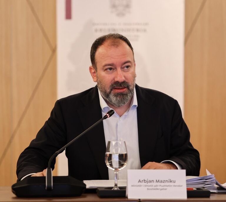 Buxheti 2025, ministri Mazniku: Rritje me 9.3% për pushtetin vendor
