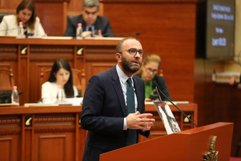 Bardhi: Motra e vëllezërve të bandës në krye të AZHT, SPAK të hetojë ndikimin politik në Elbasan