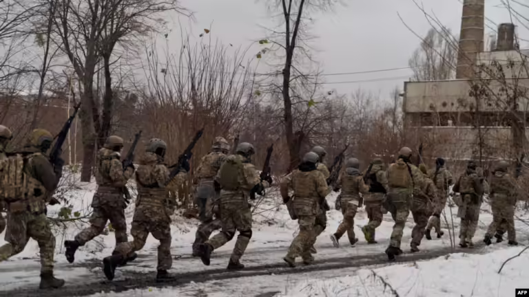 Shtetet e Bashkuara i kërkojnë Ukrainës të rrisë mobilizimin ushtarak për të luftuar Rusinë