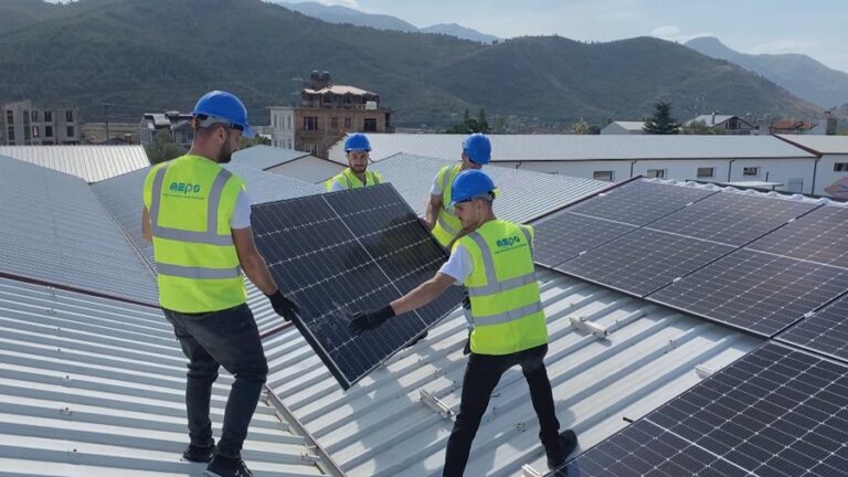 Për herë të parë kush prodhon energji me panele, tepricën mund ta shesë te privati