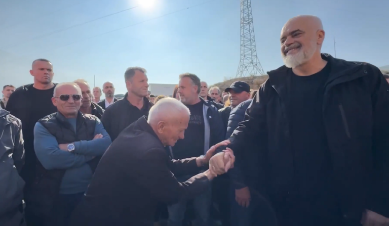 ”Skënderbeu i dytë je”, i moshuari do ti puthë dorën Ramën