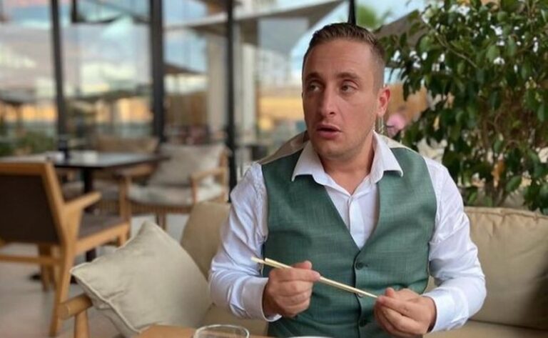U përjashtua nga BBVK, “çunat e Prishtinës” i bëjnë dhuratë Rezart Veleshnjës