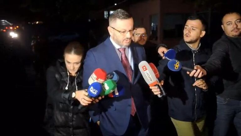 Pasi u mbajt 4 orë në SPAK, deputeti socialist Plarent Ndreca deklaron: Mos u nxitoni, do flas në momentin e duhur!