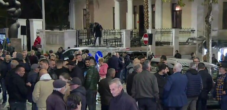 PD-ja protestë, PS drejt miratimit të buxhetit