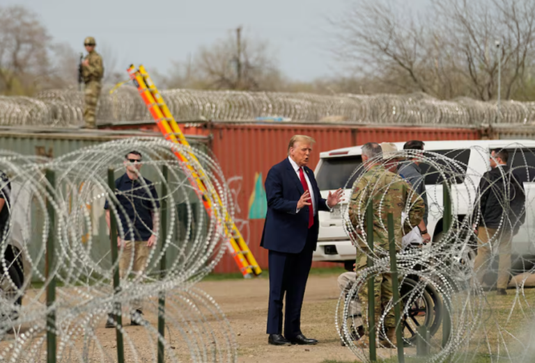 Dëbimi i emigrantëve, Teksasi i ofron Trump gati 567 hektarë tokë