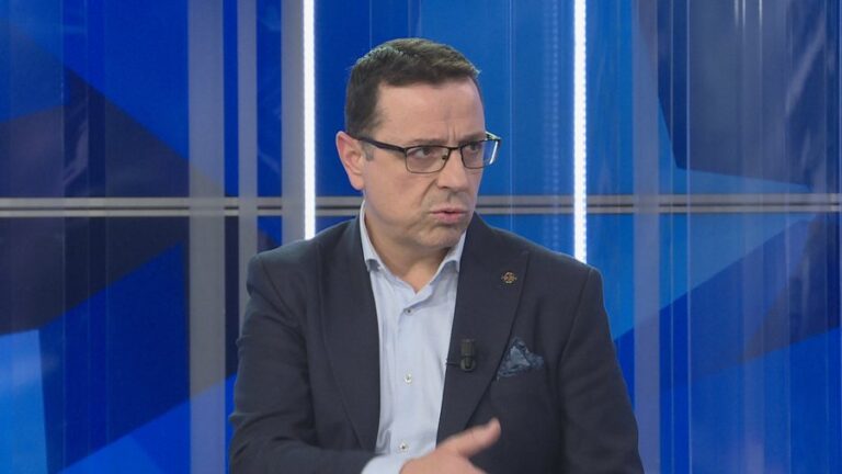 Gazetari tregon çfarë i tha djali: Askush nuk po e ndihmonte Martinin