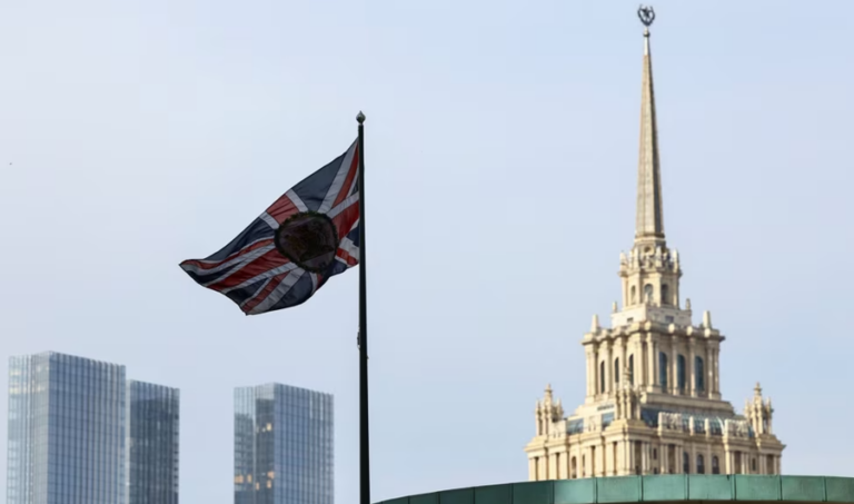 Rusia dëbon diplomatin britanik, akuza për spiunazh