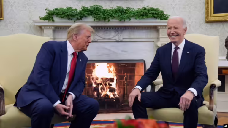 Trump nënshkruan marrëveshje me Shtëpinë e Bardhë për të filluar zyrtarisht transferimin e pushtetit