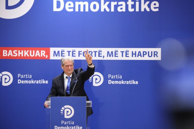 Lirimi i Berishës pas 331 ditëve në ‘arrest shtëpiak’ ngjall shpresat në kampin blu