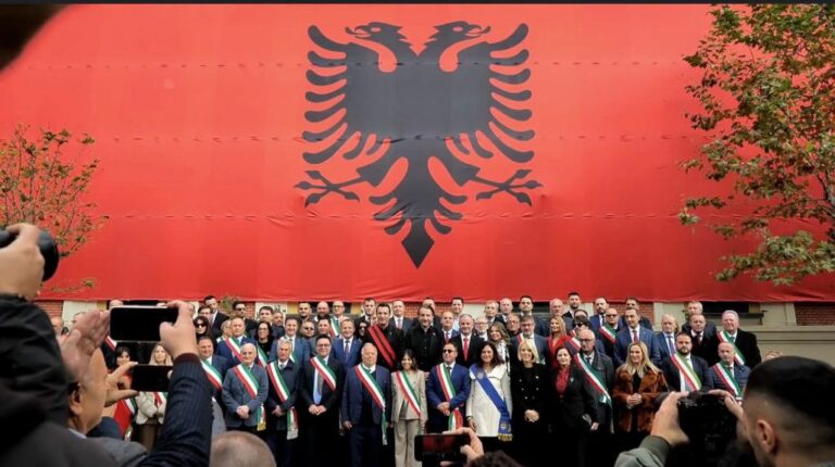 28 Nentori, Veliaj: Sot ky Union përfaqëson krejt shqiptarinë