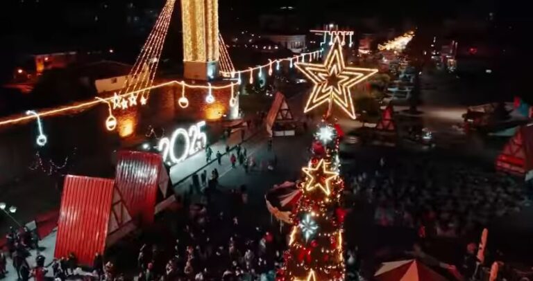 Rama poston videon magjike: Elbasani gati për dhjetorin e festave