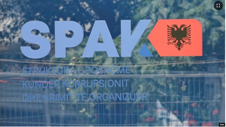 VOA: SPAK-u detajon operacionin ndaj grupit të Suel Çelës. Gazetari Hoxha mohon akuzat se mori para prej tij