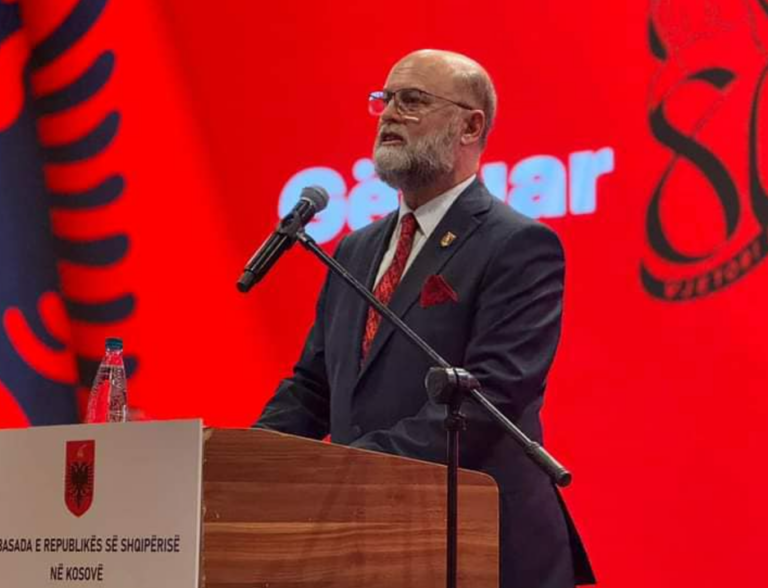 Përshendet ambasadori i Shqipërisë në Kosovë, Petrit Malaj, për festën e Pavarësisë