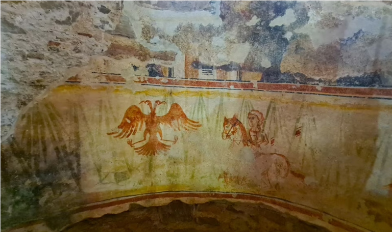 Te Kisha e Kepit të Rodonit zbulohen piktura monumentale historike, hiqet llaçi dhe dalin kryeveprat murale