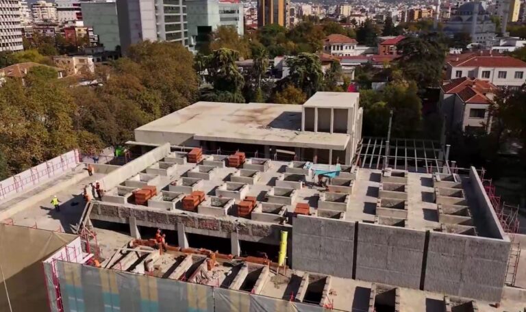 Rama ndan pamjet: Dyfishim i hapësirave në Muzeun e Arteve të Bukura