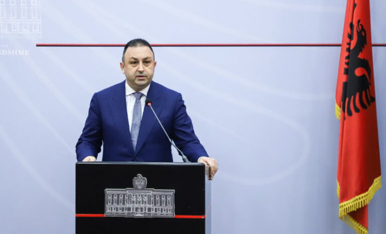 Reagon Ministri i Brendshëm, Ervin Hoxha për vrasjen e 14-vjeçarit pranë shkollës “Fan Noli”