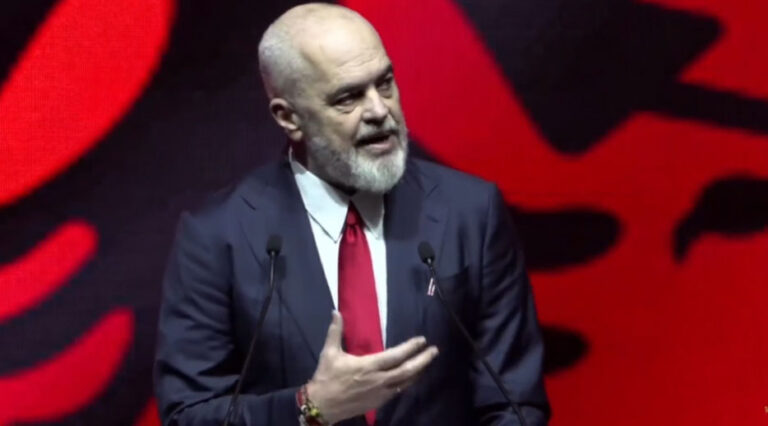 Edi Rama premtoi një nismë ligjore për regjistrimin në Shqipëri të fëmijëve të prindërve që u deklaruan si kosovarë