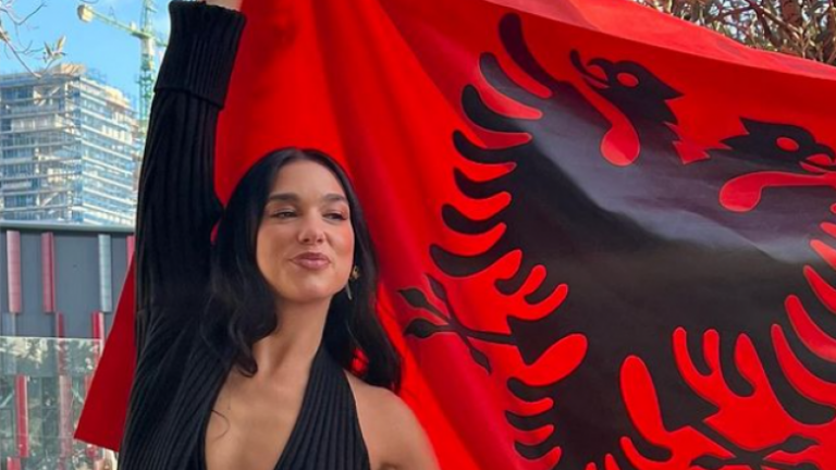 Dua Lipa uron 28 Nëntorin me vargjet e himnit kombëtar