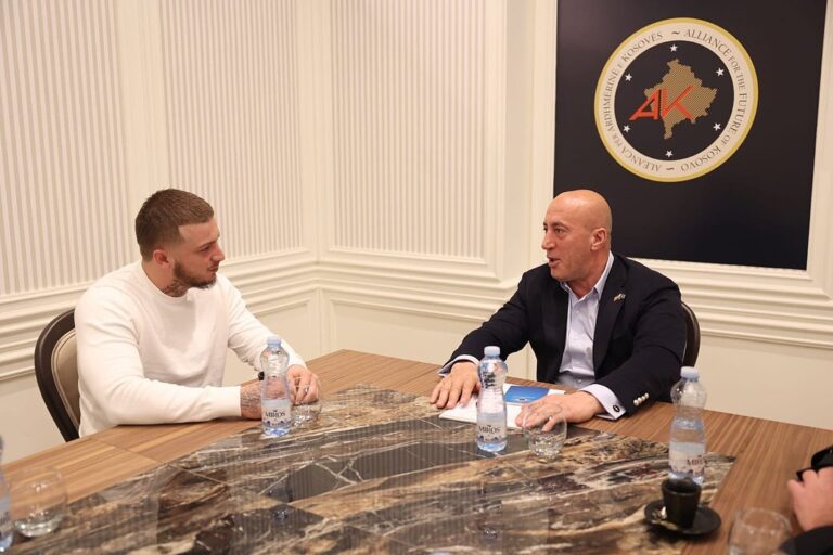 Fero i futet politikës, takohet me kreun e AAK-së: Me kryeministrin e ri