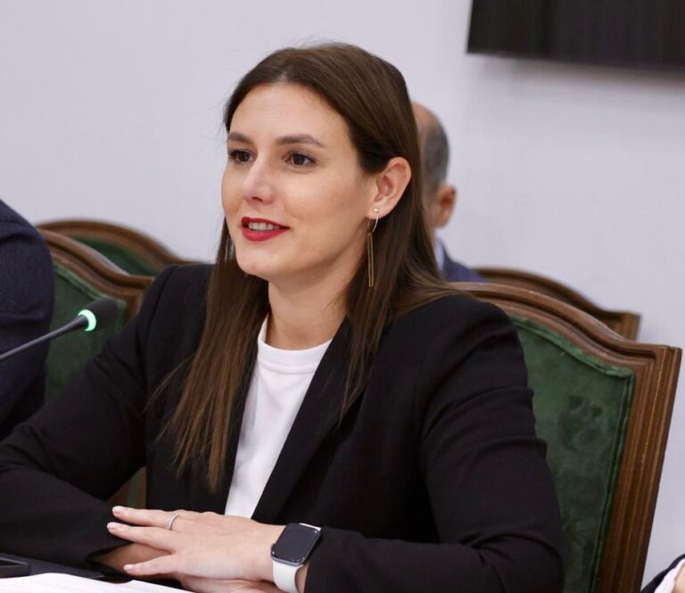 Bora Muzhaqi në Kuvend: Trefishuam buxhetin për rininë