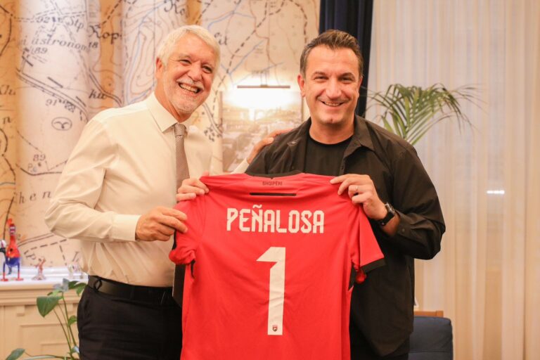 Veliaj i dhuron ”Çelësin e Qytetit”, Penalosa: Tirana shembull për shumë bashki në Ballkan