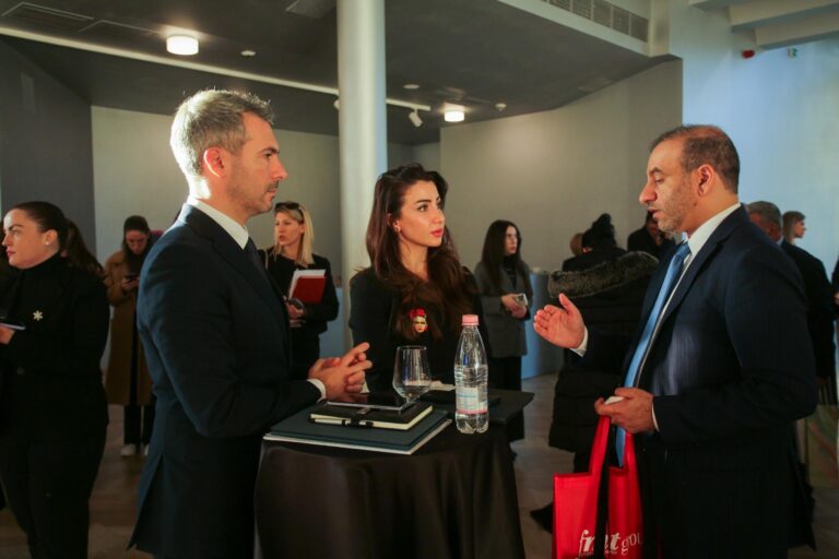 FOTO/ Shqipëria dhe Emiratet e Bashkuara Arabe, forcojnë marrëdhëniet ekonomike në forumin e biznesit