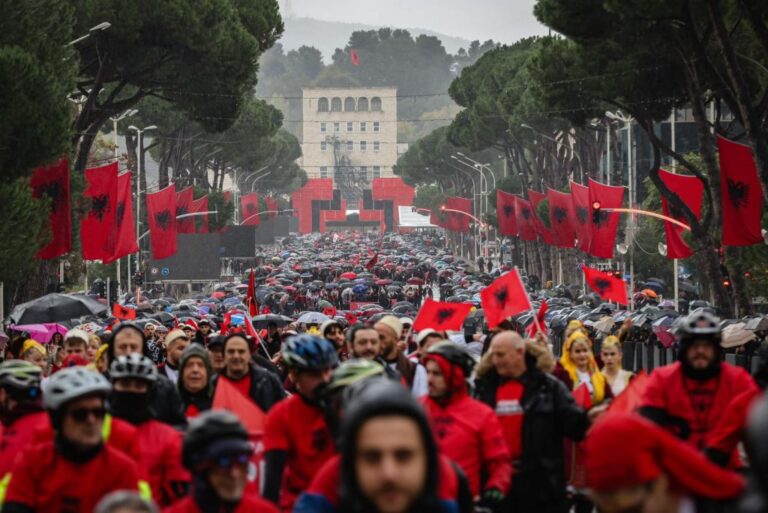 Tirana mikpret Paradën e Shqiptarëve, masat për devijimin e qarkullimit të mjeteve