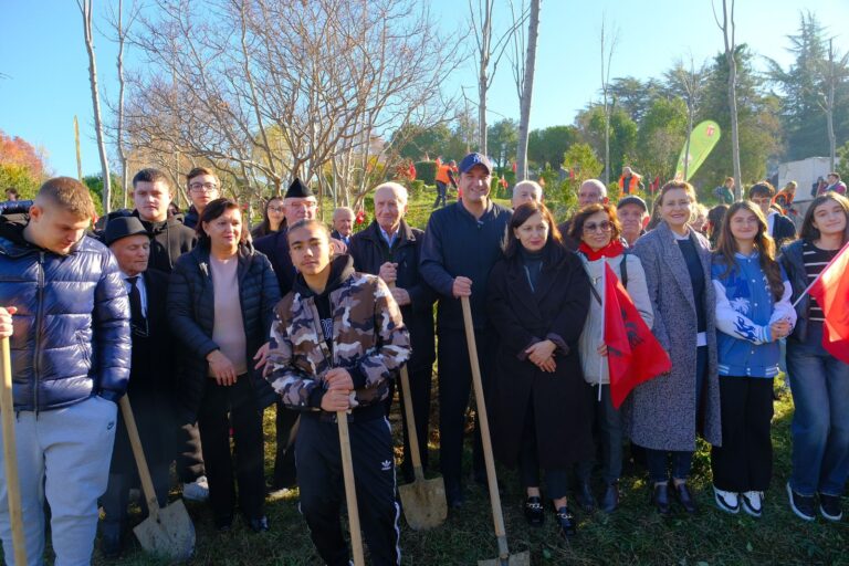 ”80 pemë për 80 vite çlirim”, Tirana nis sezonin e mbjelljeve. Veliaj: Të qartë në vokacionin tonë Europian