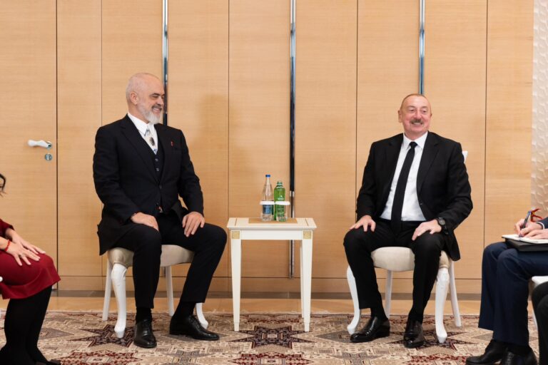 Edi Rama foto nga Azerbajxhani