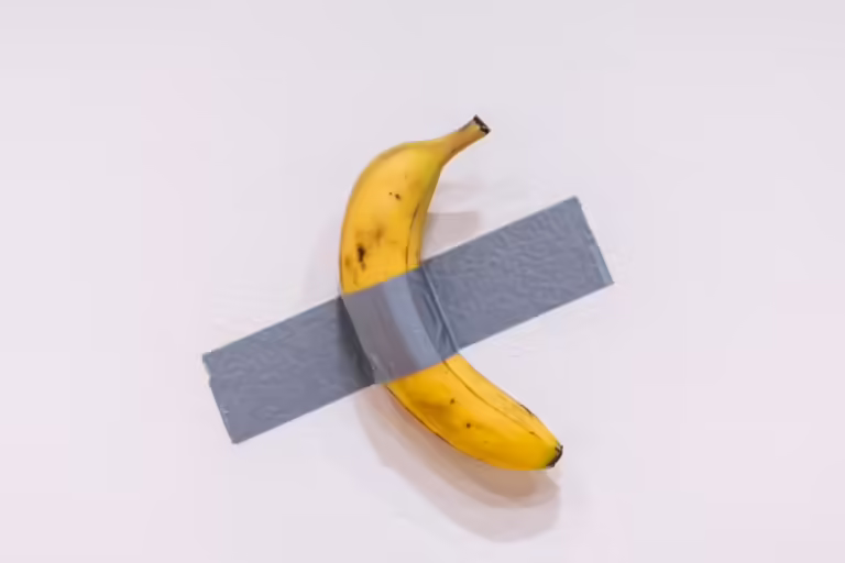 Banania e italianit Maurizio Cattelan, që u shit nga shtëpia njujorkeze e ankandeve, Sotheby’s, për 6.2 milionë dollarë