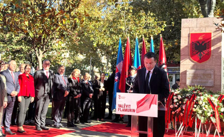 Tirana feston 80-vjetorin e Çlirimit, Veliaj: Sot ngrihemi mbi egoizmin, ndarjet dhe përplasjet e panevojshme