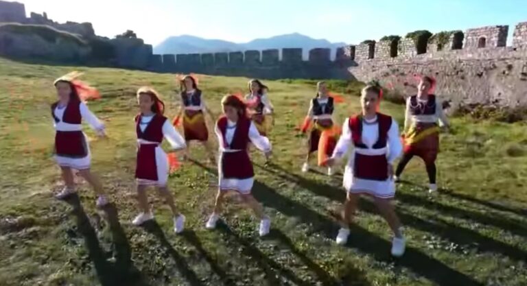 Benet Beci: Fëmijët e Trushit festojnë nëntorin me art dhe krenari kombëtare