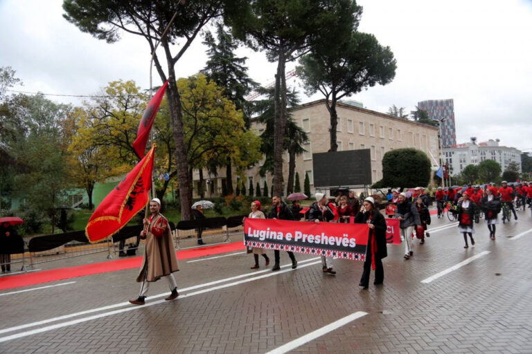 Festimet e 112-vjetorit të pavarësisë, Tirana pret mbi 10 mijë pjesëmarrës në “Paradën Shqiptare”