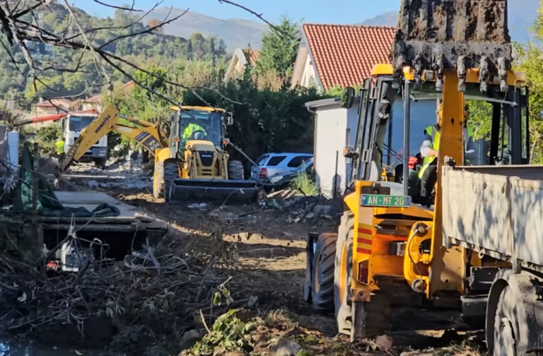 Beci: Pastrohet pas 30 vitesh kolektori kryesor i Shkodrës në zonën e Perashit