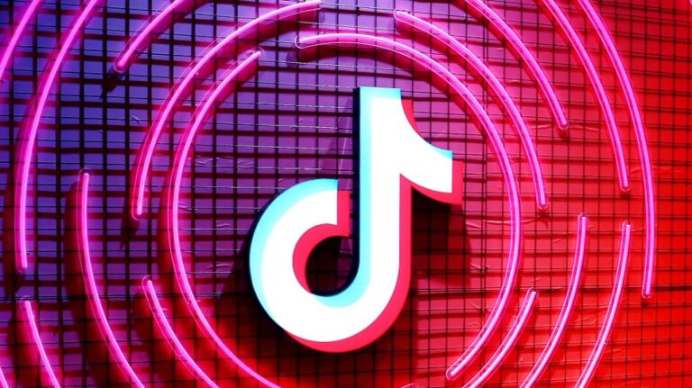 TikTok do të ndalojë filterat e bukurisë për adoleshentët
