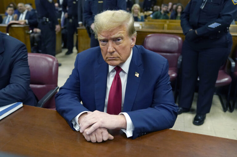 Trump vendos tarifa doganore prej 25% në të gjitha importet e çelikut dhe aluminit