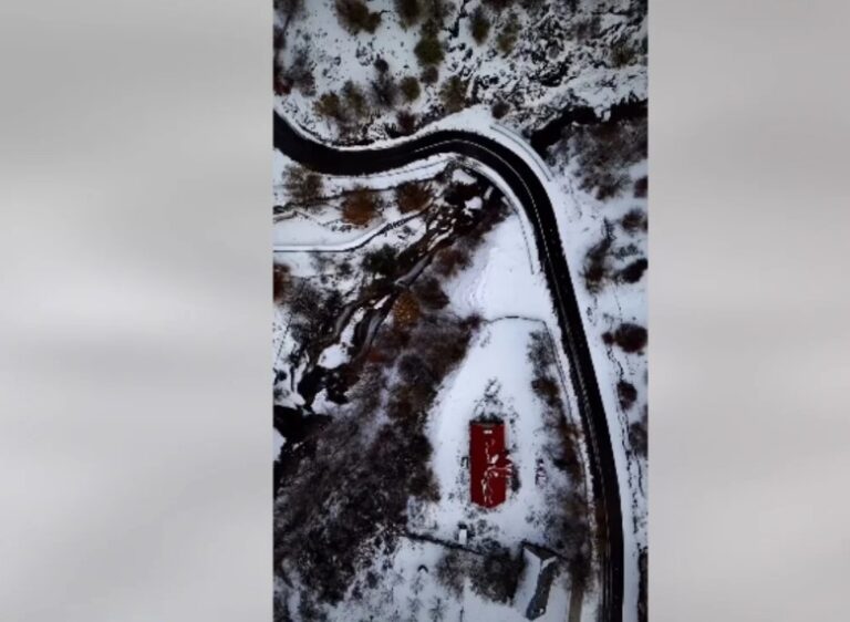 Rama ndan pamjet: Magjia e Vermoshit nën vellon e dëborës së parë, si një ftesë ndjellëse për të shijuar alpet (VIDEO)