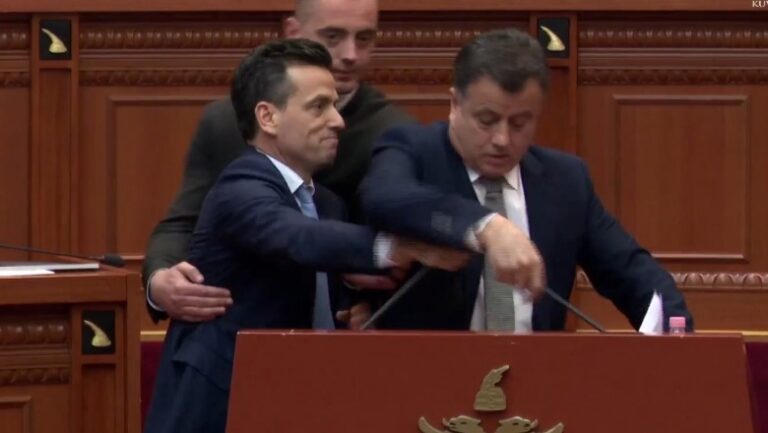 Situata në Kuvend, Shehaj: Për herë të parë ndodh që një përfaqësues opozitar dhunohet nga opozita