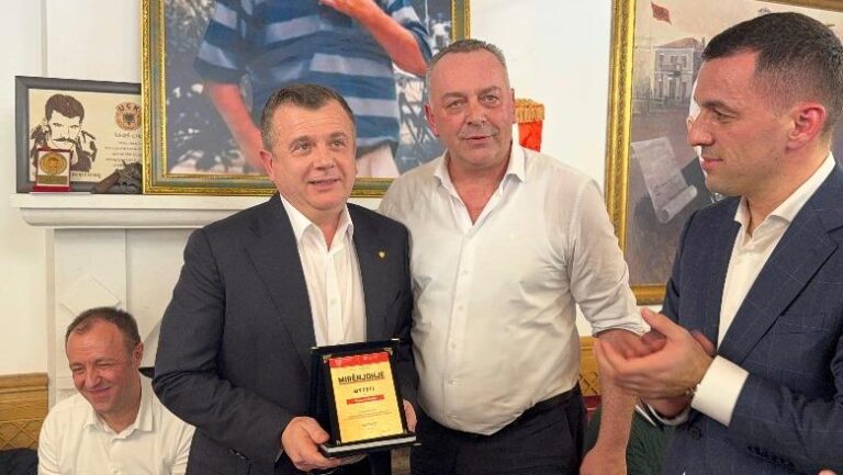Balla nderohet nga Komuna e Deçanit, angazhim në ndërtimin e raporteve vëllazërore në mes të faktorit shqiptar