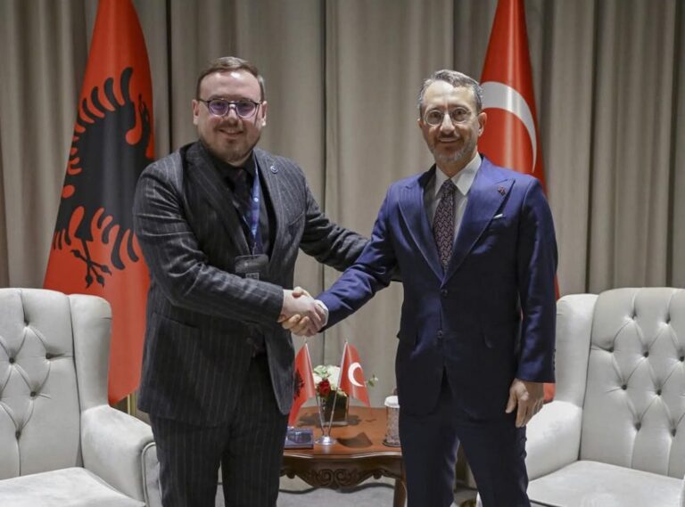 Samiti i Komunikimit Strategjik në Stamboll, Hysi: Shqipëria zbaton modelet e para të inteligjencës artificiale