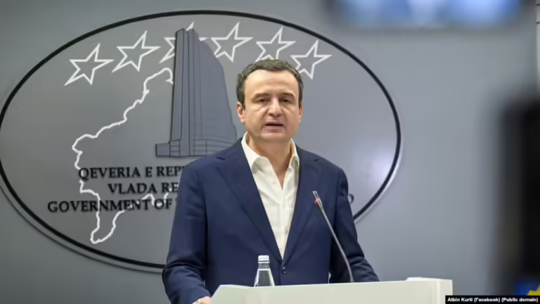 Kosovë, qeveria jep për fundvit 100 euro, çdo pensionisti dhe fëmije deri në 16 vjeç