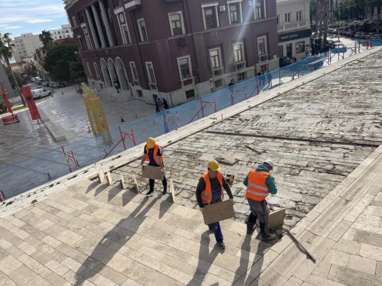 Galeria e Arteve Pamore ”Nikolet Vasia”, Rama poston fotot nga puna: Po rilind me një projekt inovativ