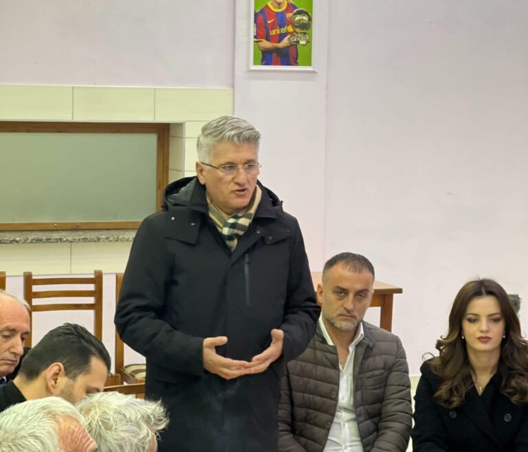 FOTO/ Gjekmarkaj me demokratët në Milot: Shqipëria i ka sytë edhe tek emigrantët, për t’u ndarë nga e keqja