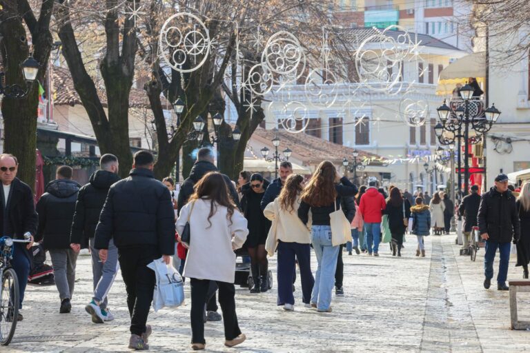 Benet Beci ofron një fotogaleri që shpërfaq dinamizmin e së dielës së Shkodrës