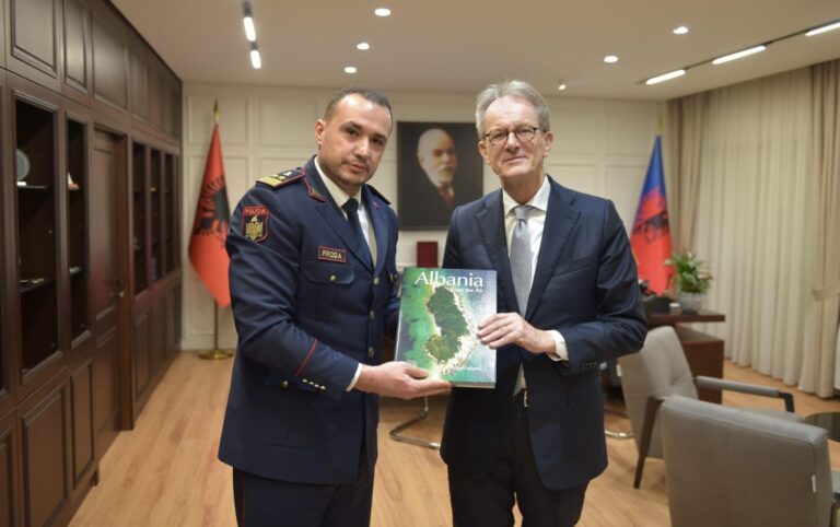 Drejtori i Përgjithshëm Policisë, Ilir Proda pret ambasadorin Vos: Skuadra të përbashkëta hetimore e operacionale në luftën ndaj krimit