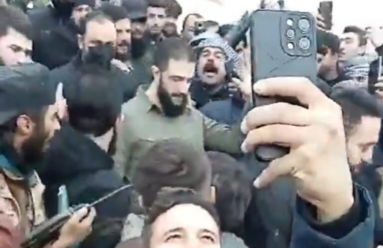 SHBA jep 10 mln dollarë për ”kokën” e tij, lideri i rebelëve del në Aleppo