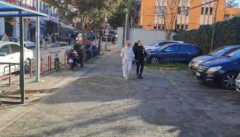 Monika Kryemadhi sërish në SPAK, shoqërohet nga e bija
