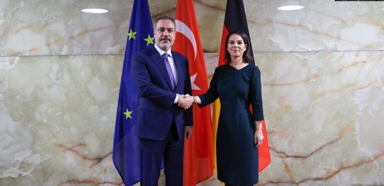 Turqia thirrje që grupet militante kurde të dorëzojnë armët