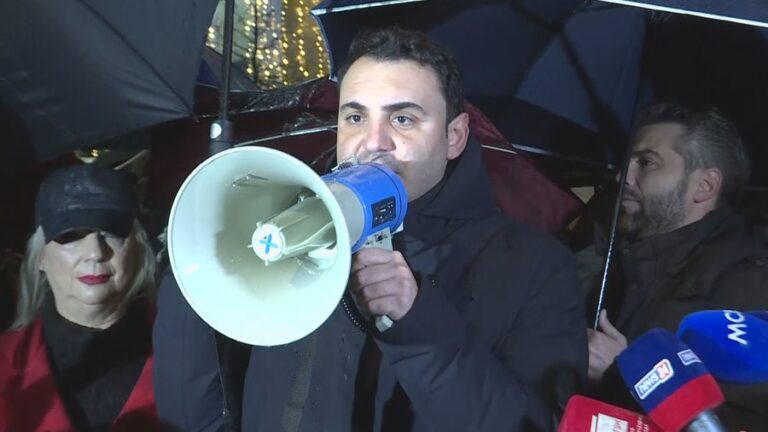 Protestuesit thirrje shoferëve: Zbrisni nga makinat, bashkohuni me ne