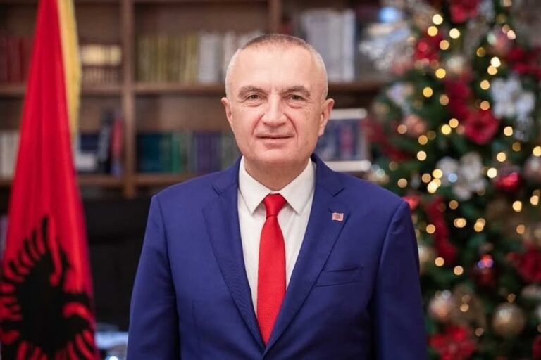 Meta zgjedh fjalët e Biblës dhe uron Krishtlindjen: Dashuria nuk gëzohet me padrejtësinë, por me të vërtetën